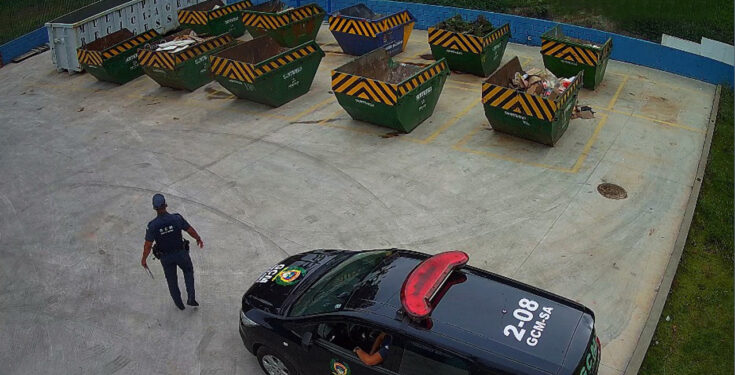 Homem é preso por vandalismo e furto em ecoponto de Santo André